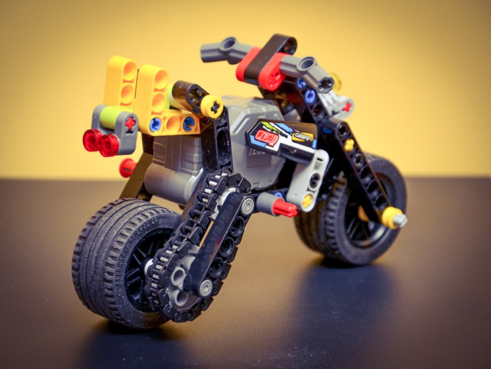 Lego Pullback motorcycle with drive chain