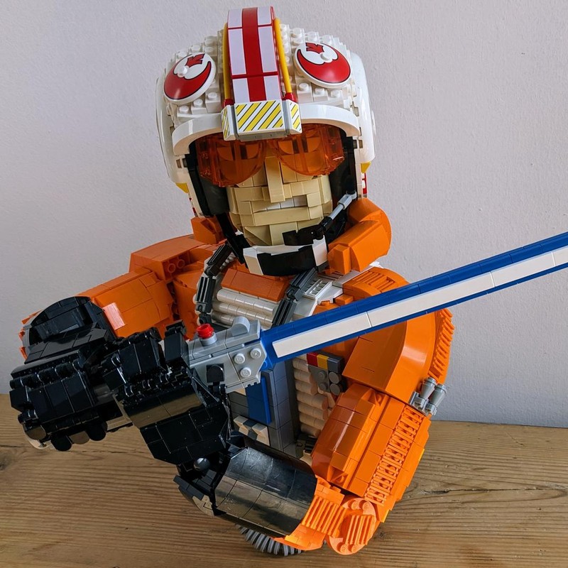Lego Pilot Luke Bust (complete)