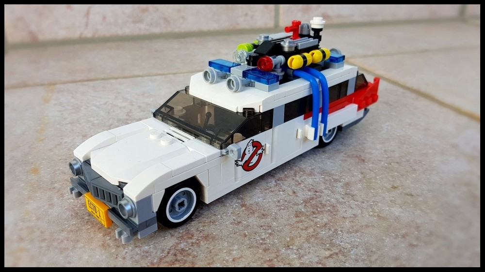 Lego Ecto-1 / Ecto One car in minifig scale