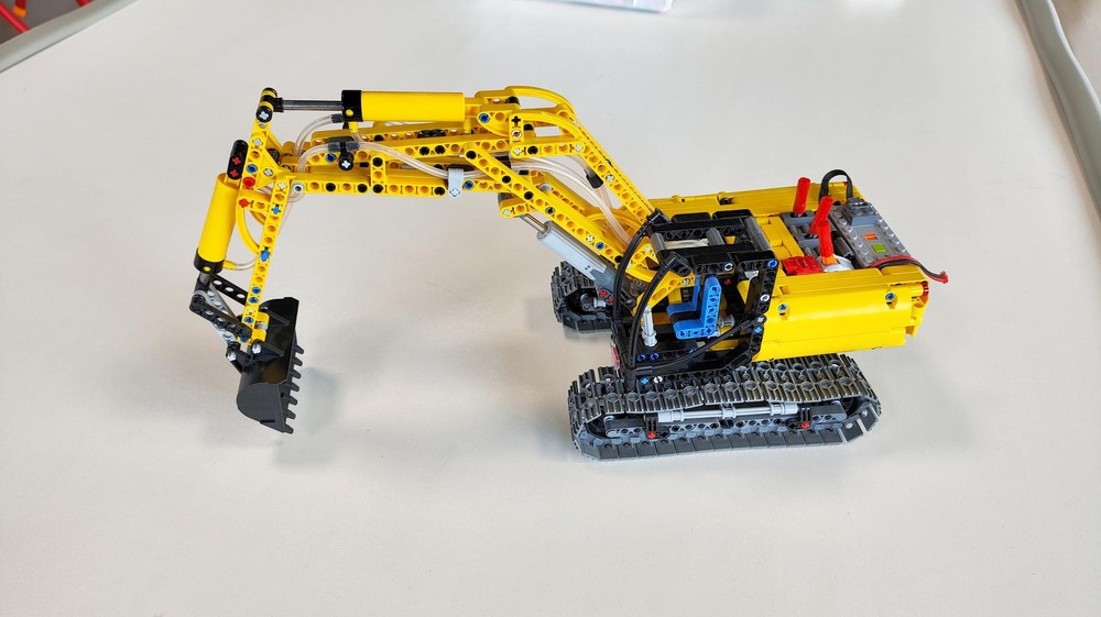 Lego Modular pneumatic excavator